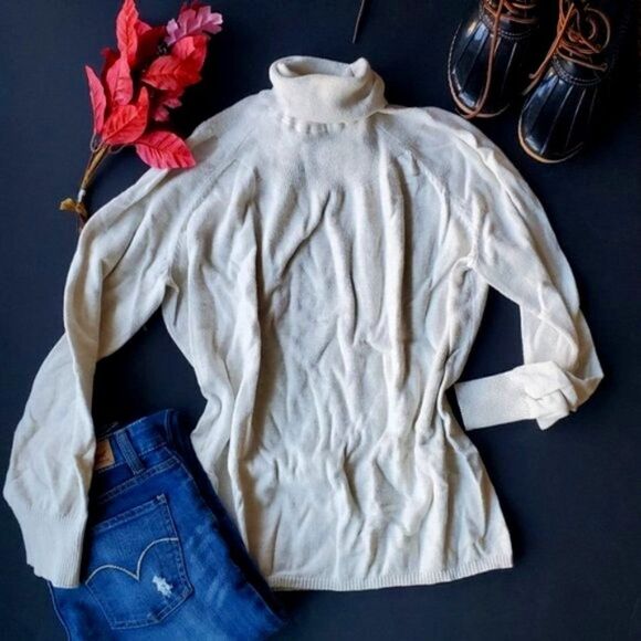 Vintage Woolrich Cream Turtleneck - Picture 1 of 8